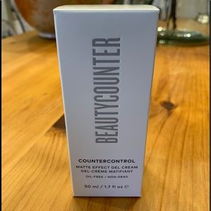 Beautycounter Countercontrol matte gel cream